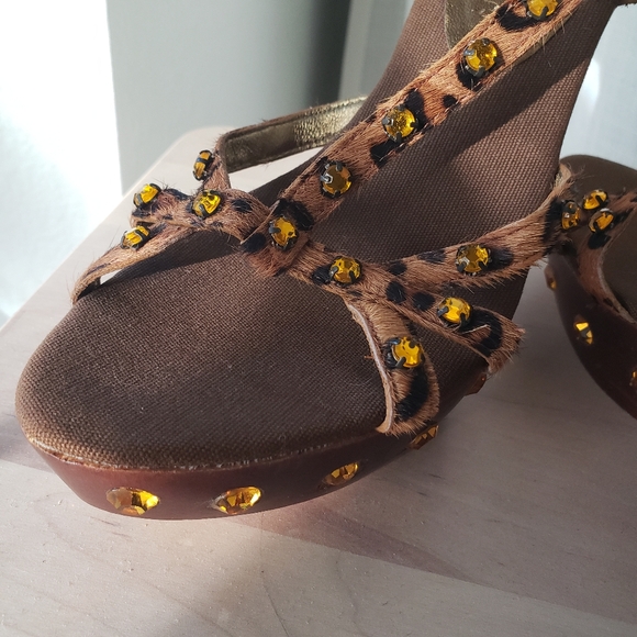 SOLD Betsey Johnson T Strap Calf Hair Leopard Pump with Rhinestones and Wood 5.5 - Picture 3 of 13
